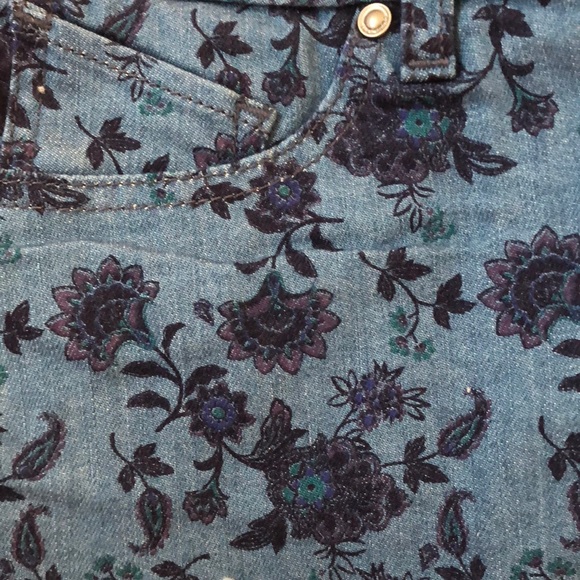 Volcom High Voltage Cut Off Short - Picture 5 of 5